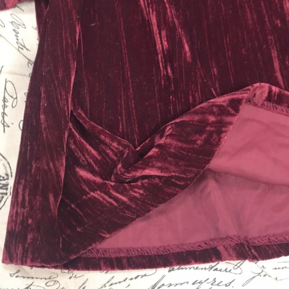 Leyden Crushed Velvet Puff-Sleeve Top - Picture 5 of 5